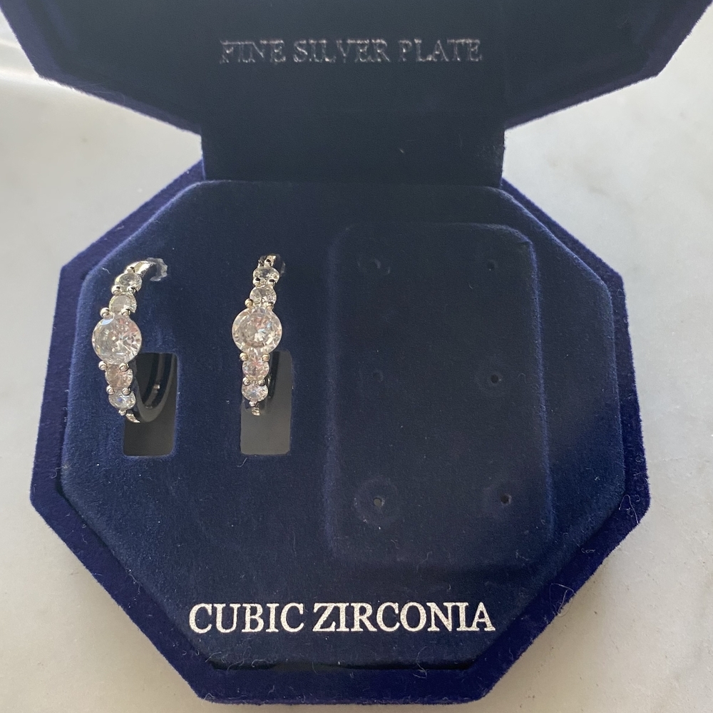 Silver cubic zirconia hoop earrings - Picture 4 of 5